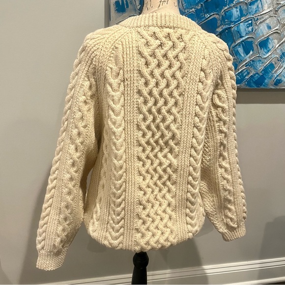 Carraig Donn Traditional Unisex Aran Wool Handknit Pullover Sweater in Cream - Picture 14 of 15